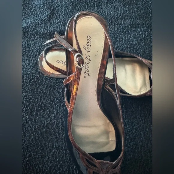 Classy Vintage Easy Street 2.5” Heels - Picture 4 of 9